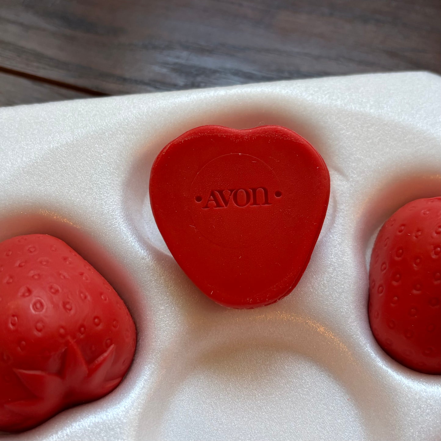 1978 Vintage Avon Strawberry Souvenir Plate and Six Strawberry Guest Soaps | Deadstock