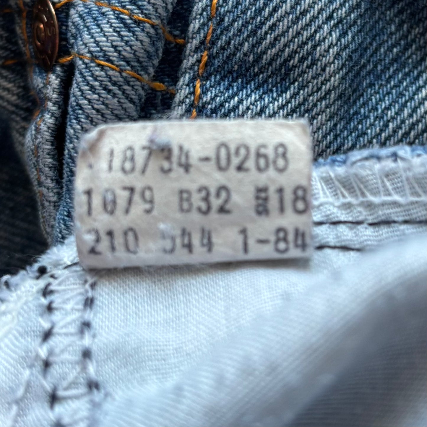 Vintage Western Women’s Levi’s Two-Horse with Jeans | White Tab