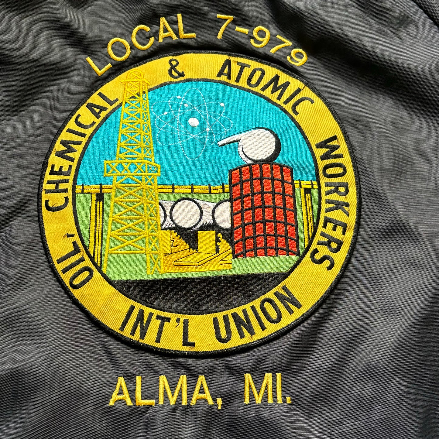 Vintage Oil, Chemical & Atomic Workers International Union Local 7-979 Alma, MI Nylon Wind Breaker Jacket