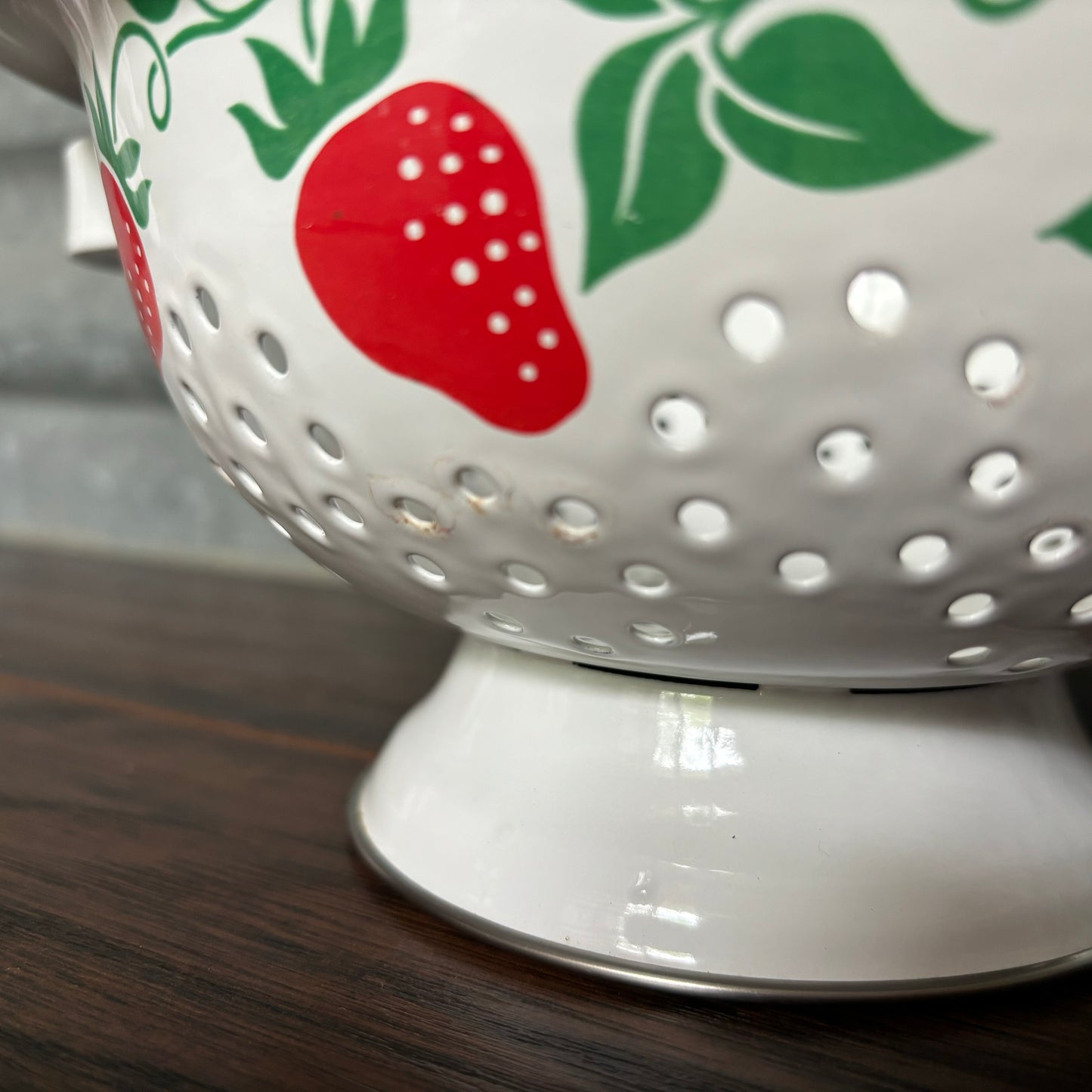 1983 Vintage Teleflora White Enamelware Strawberry Colander | Made in Korea