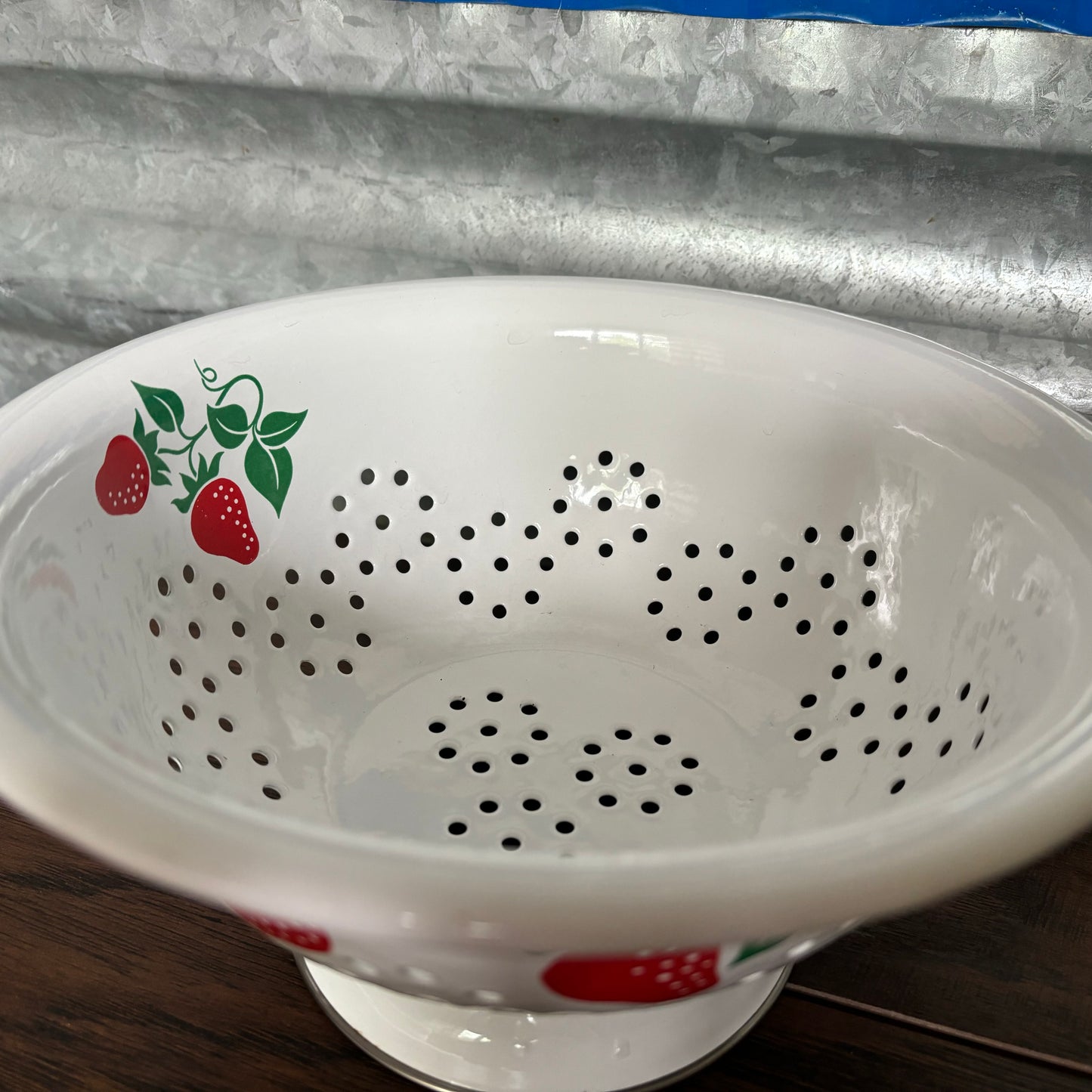1983 Vintage Teleflora White Enamelware Strawberry Colander | Made in Korea