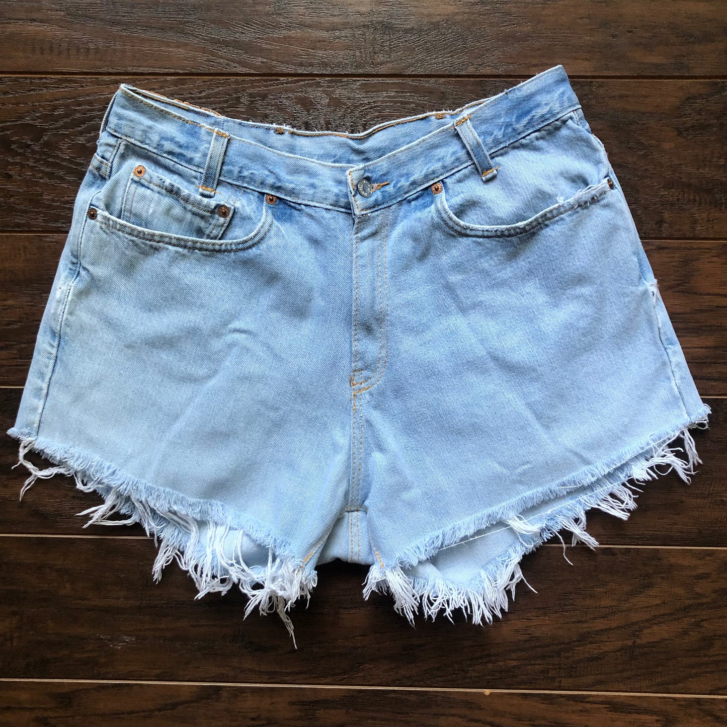 Vintage Western Women’s 560 Levi’s Cut-Off Jean Shorts