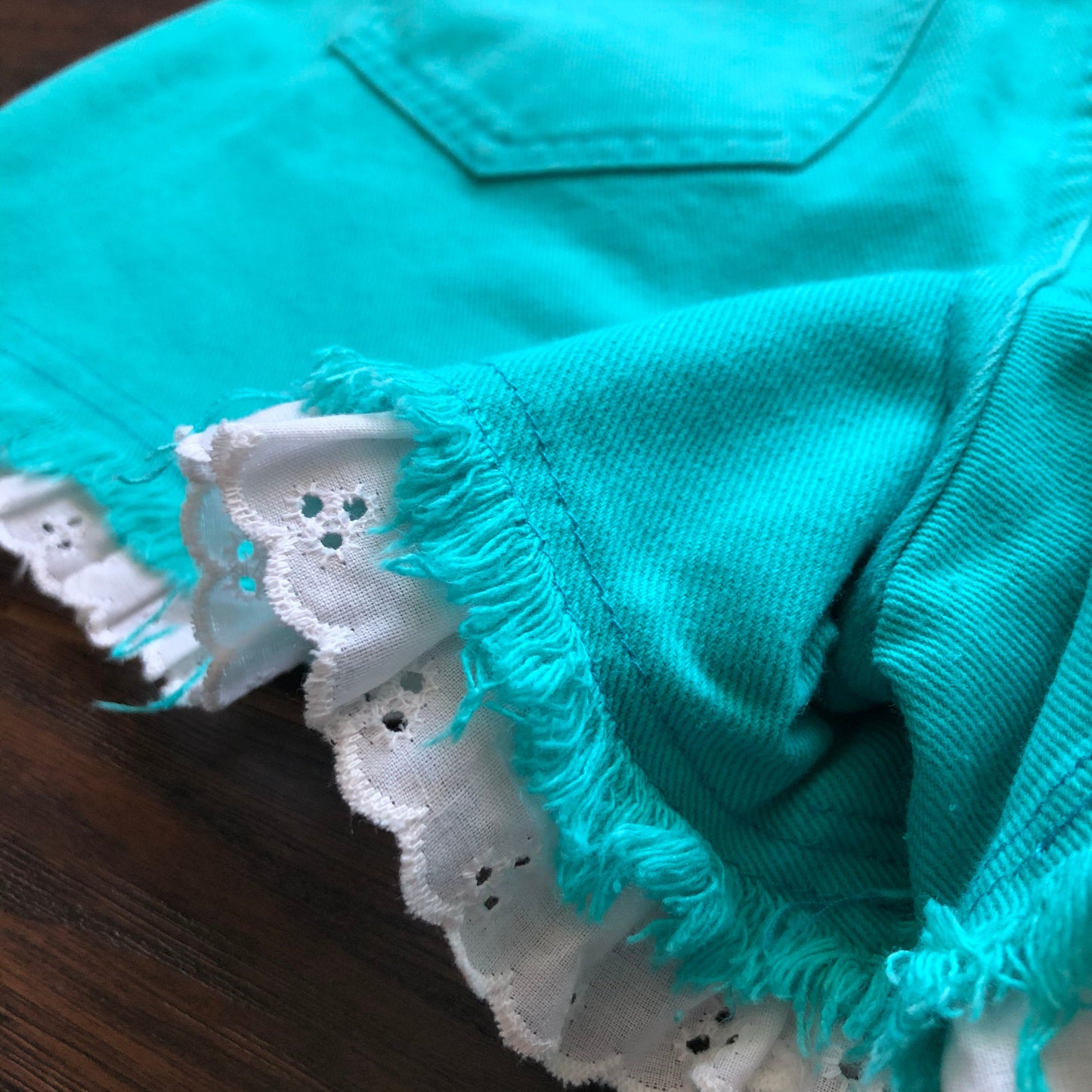 80’s Vintage Women’s Pinwheels High Waisted Cut-Off Shorts with Eyelet Lace Trim
