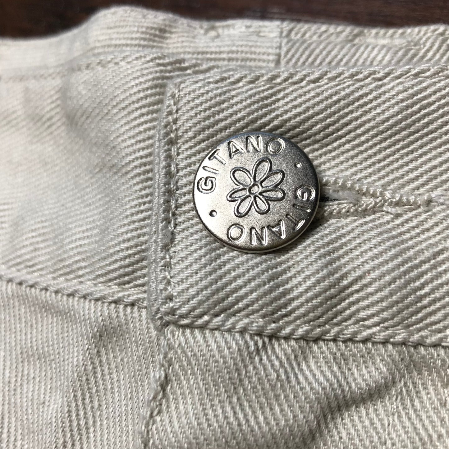 Gitano Shorts with Embroidered Flowers | NOS