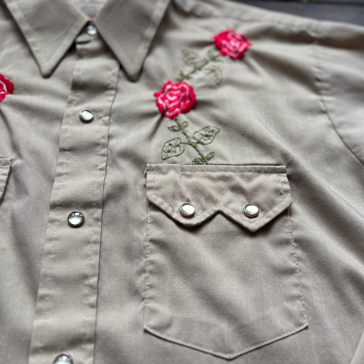 Vintage Western Men’s DEE CEE Brand Snap Button Shirt with Embroidered Roses | Made in USA