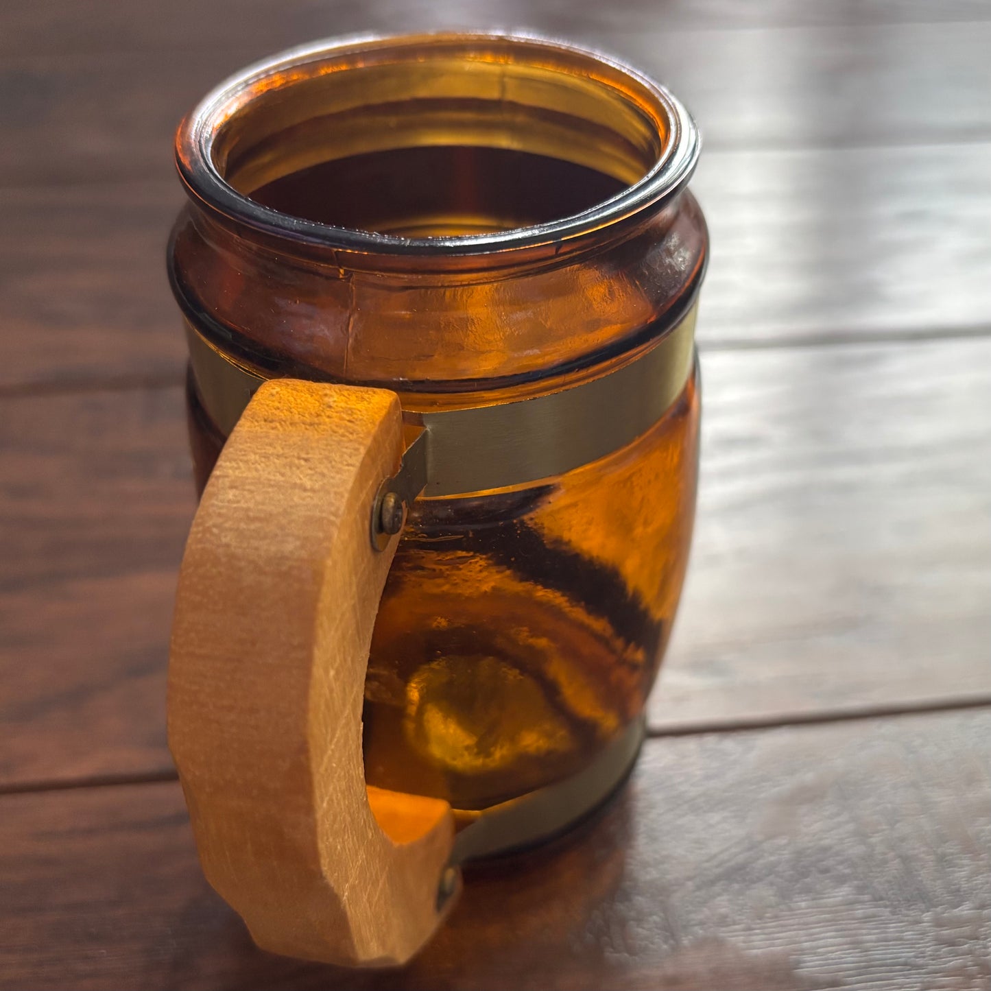 Vintage 1970s Amber Glass Beer Mug Set w/ Wood Handles – Funny Drinking Sayings Barware – Retro Siesta Ware Style