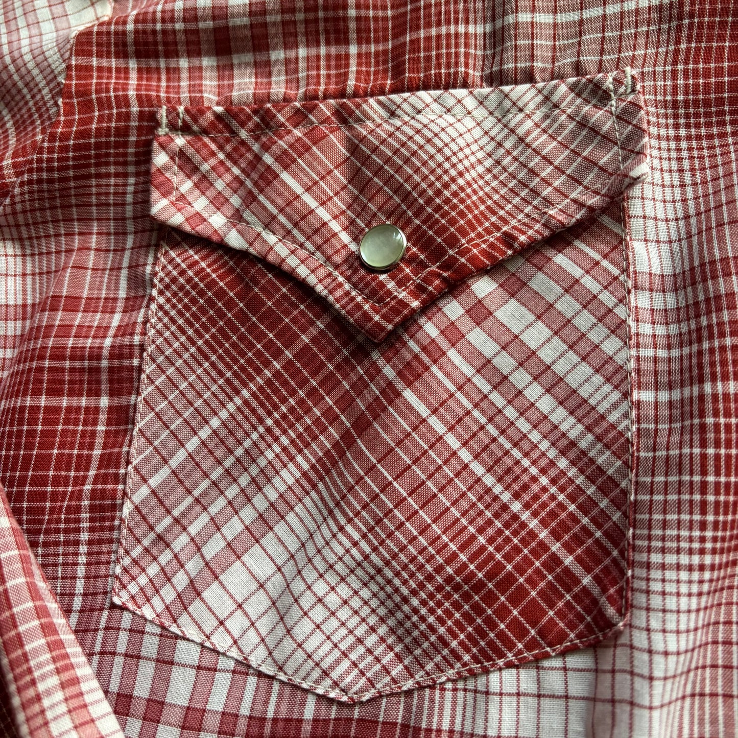 Vintage 70s Lee Western Pearl Snap Shirt Red Plaid Extra Long Tails Cowboy Ranchwear USA Mens Button Up