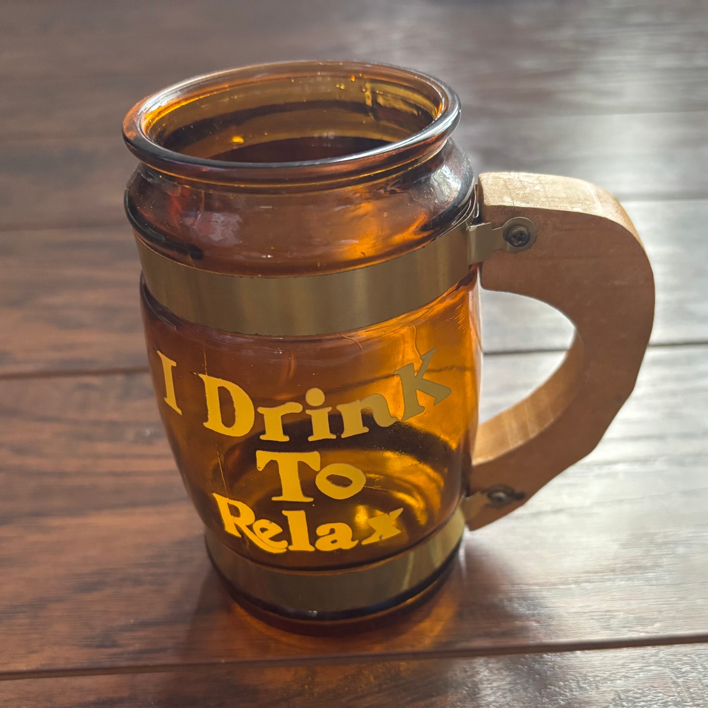 Vintage 1970s Amber Glass Beer Mug Set w/ Wood Handles – Funny Drinking Sayings Barware – Retro Siesta Ware Style