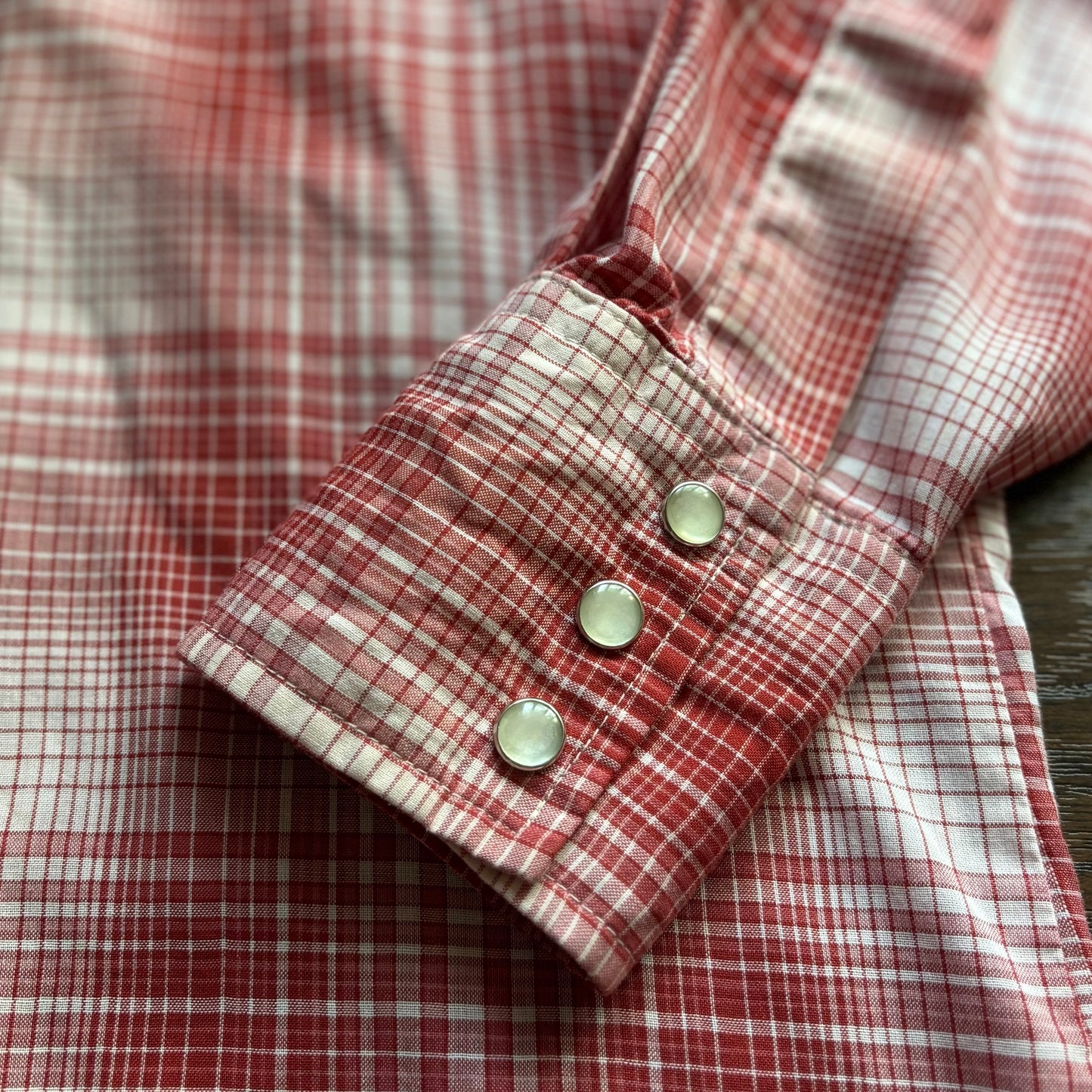 Vintage 70s Lee Western Pearl Snap Shirt Red Plaid Extra Long Tails Cowboy Ranchwear USA Mens Button Up
