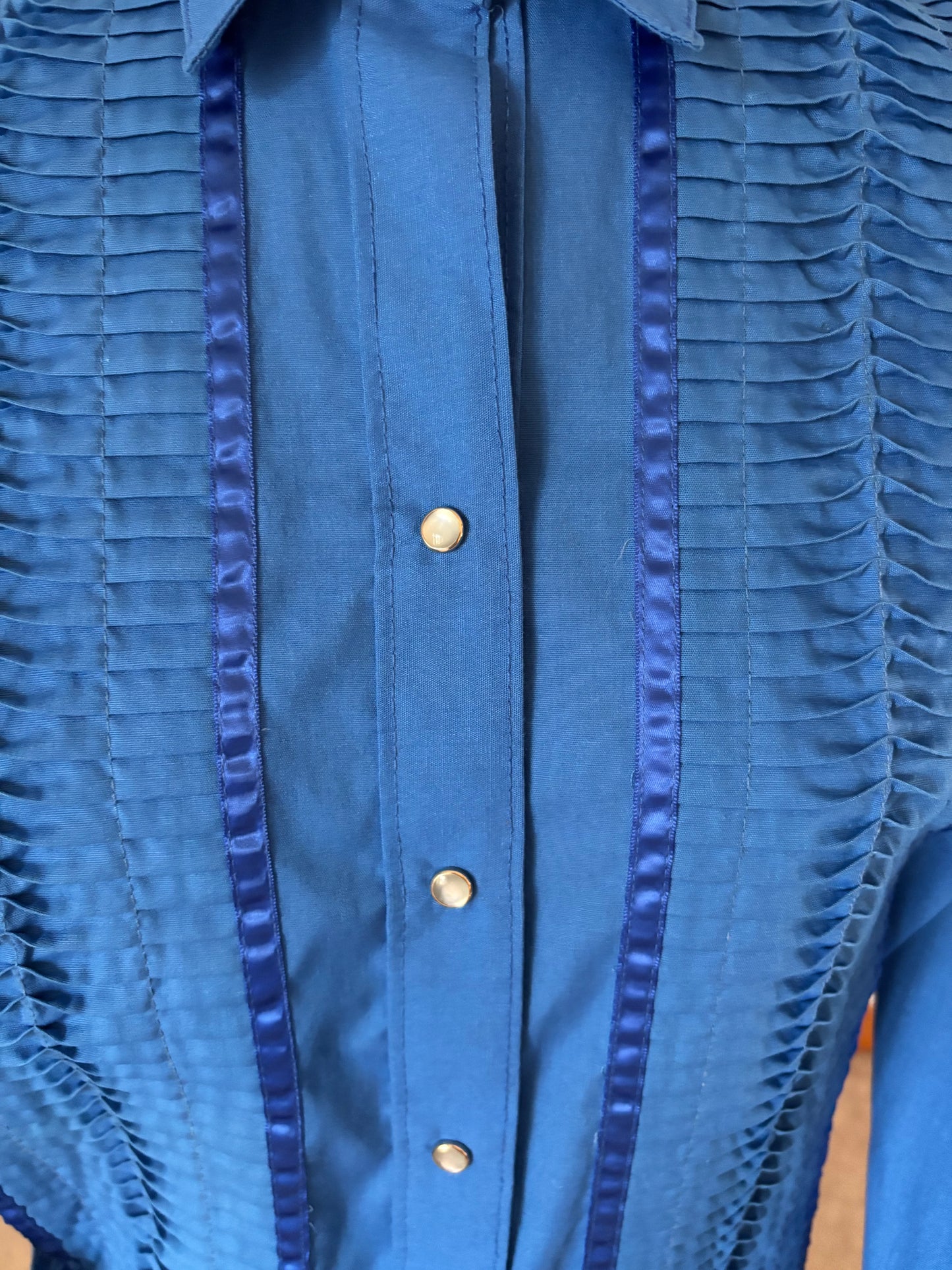 Vintage 1970s Women’s Rockmount Ranch Wear Western Shirt Blue Pleated Tuxedo Pearl Snap Tru-West USA Size 38