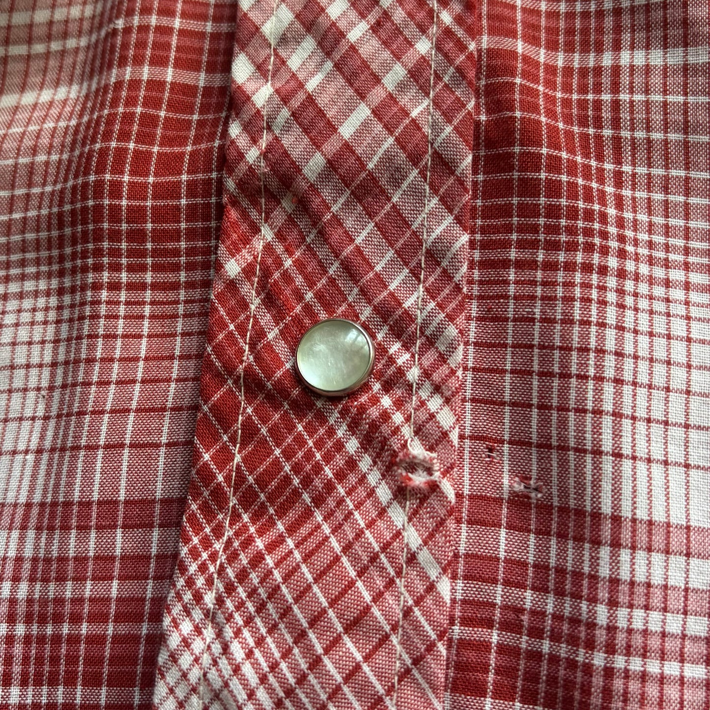 Vintage 70s Lee Western Pearl Snap Shirt Red Plaid Extra Long Tails Cowboy Ranchwear USA Mens Button Up