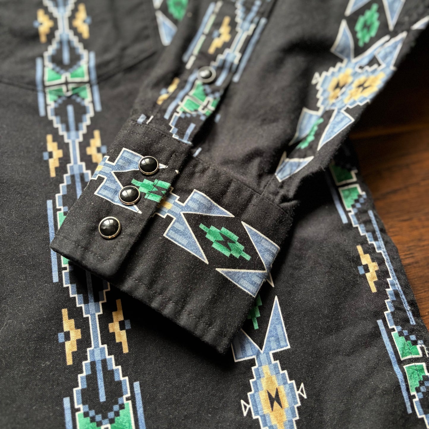 Vintage Western Men’s Panhandle Slim Aztec Print Shirt | Made in Korea