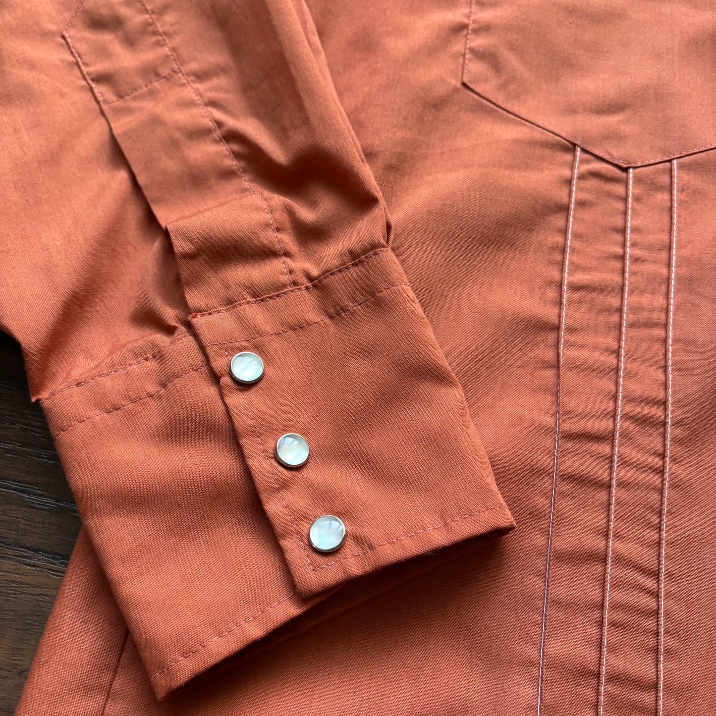Vintage Western Men’s Karman Shirt with Embroidered Arrows