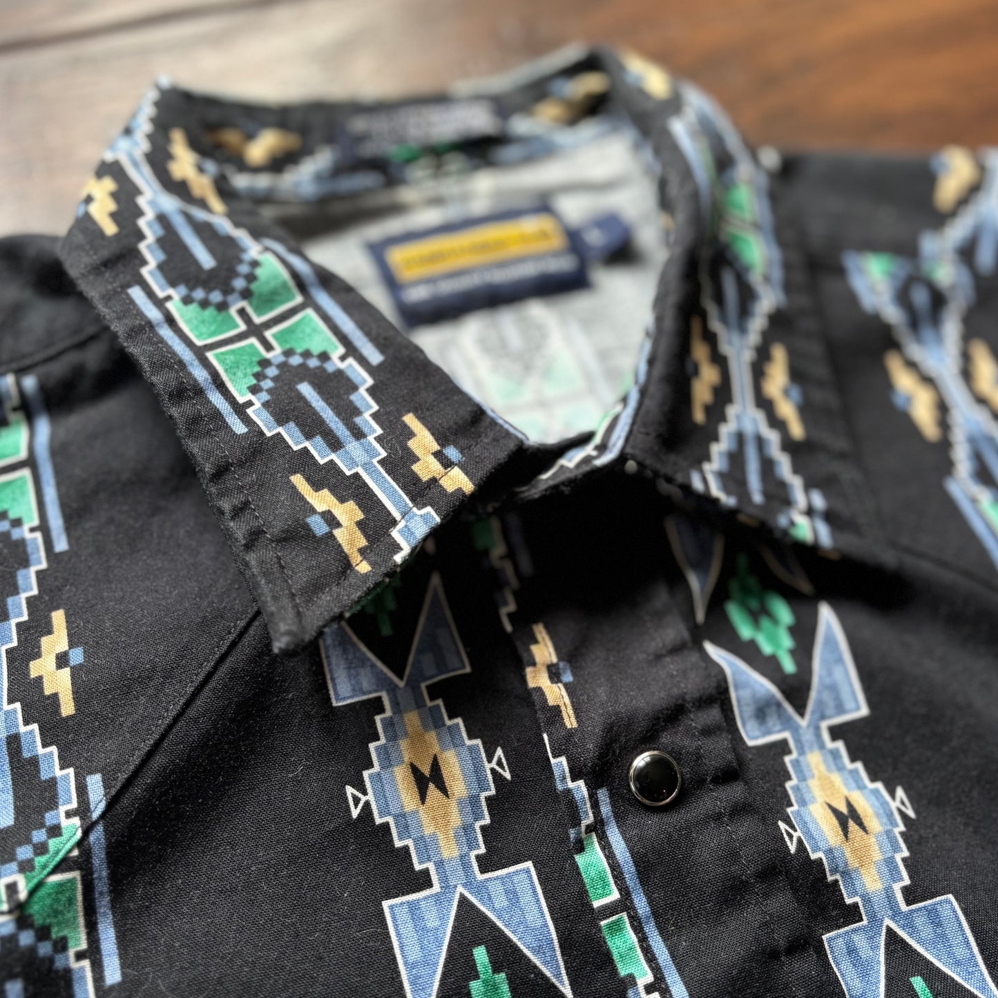 Vintage Western Men’s Panhandle Slim Aztec Print Shirt | Made in Korea