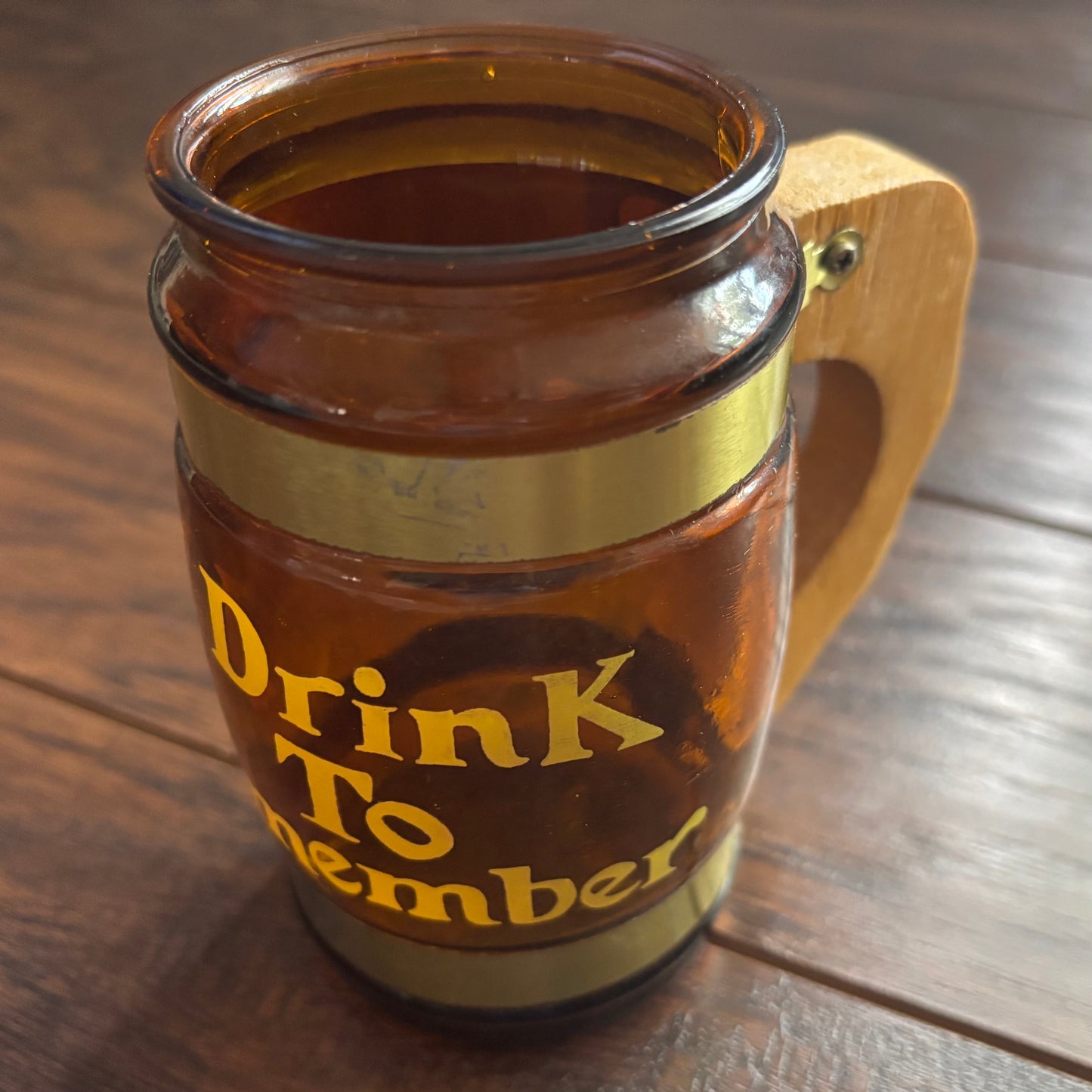Vintage 1970s Amber Glass Beer Mug Set w/ Wood Handles – Funny Drinking Sayings Barware – Retro Siesta Ware Style