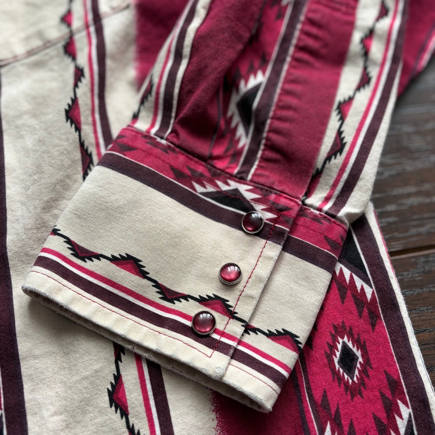 Vintage 90s Wrangler Western Aztec Southwestern Print Pearl Snap Shirt