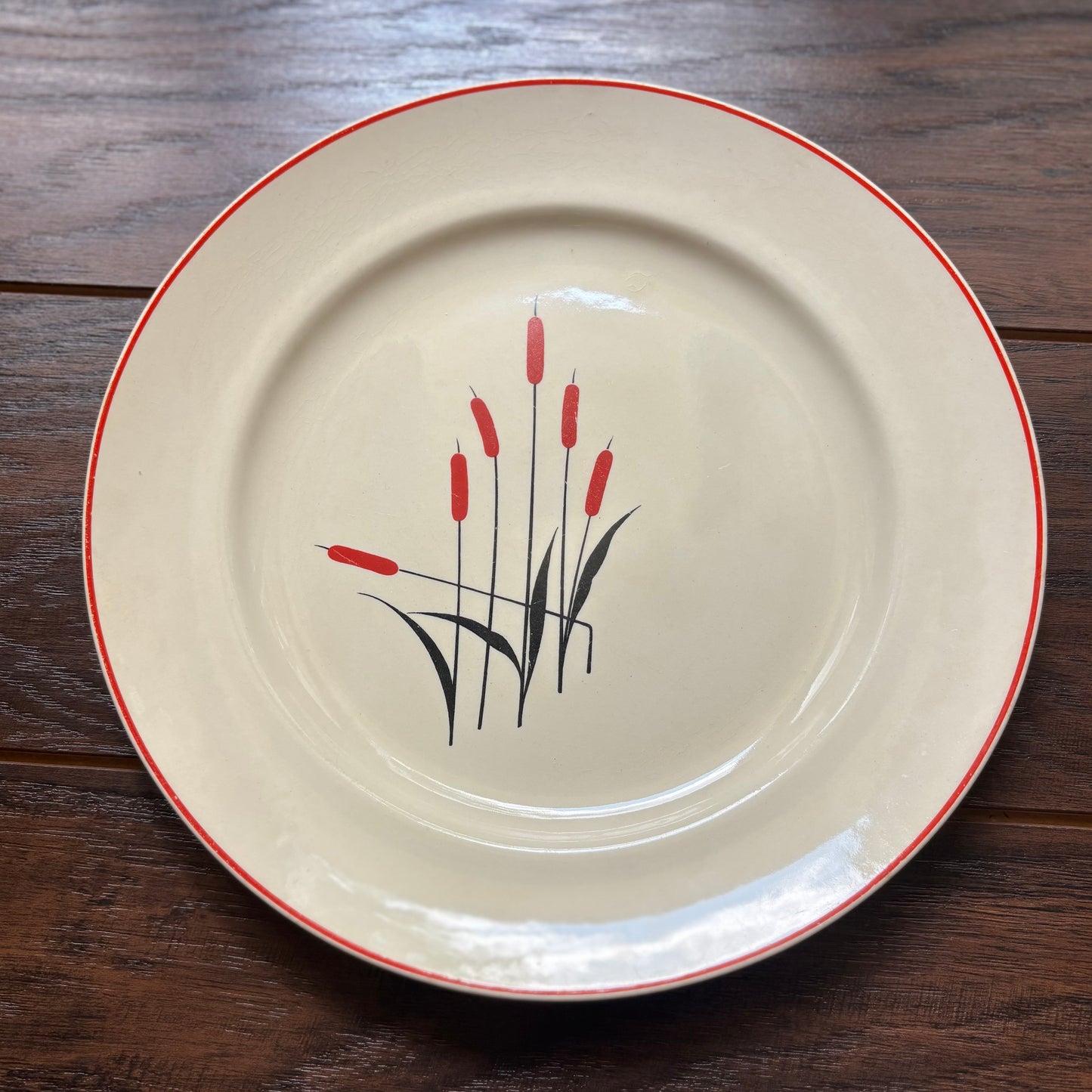 Vintage Universal Cambridge Camwood Ivory Cattail Dinner Plate Set | Mid Century Modern Red Rim Pottery | 4 Dinner & 2 Bread Plates | USA