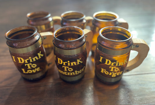 Vintage 1970s Amber Glass Beer Mug Set w/ Wood Handles – Funny Drinking Sayings Barware – Retro Siesta Ware Style