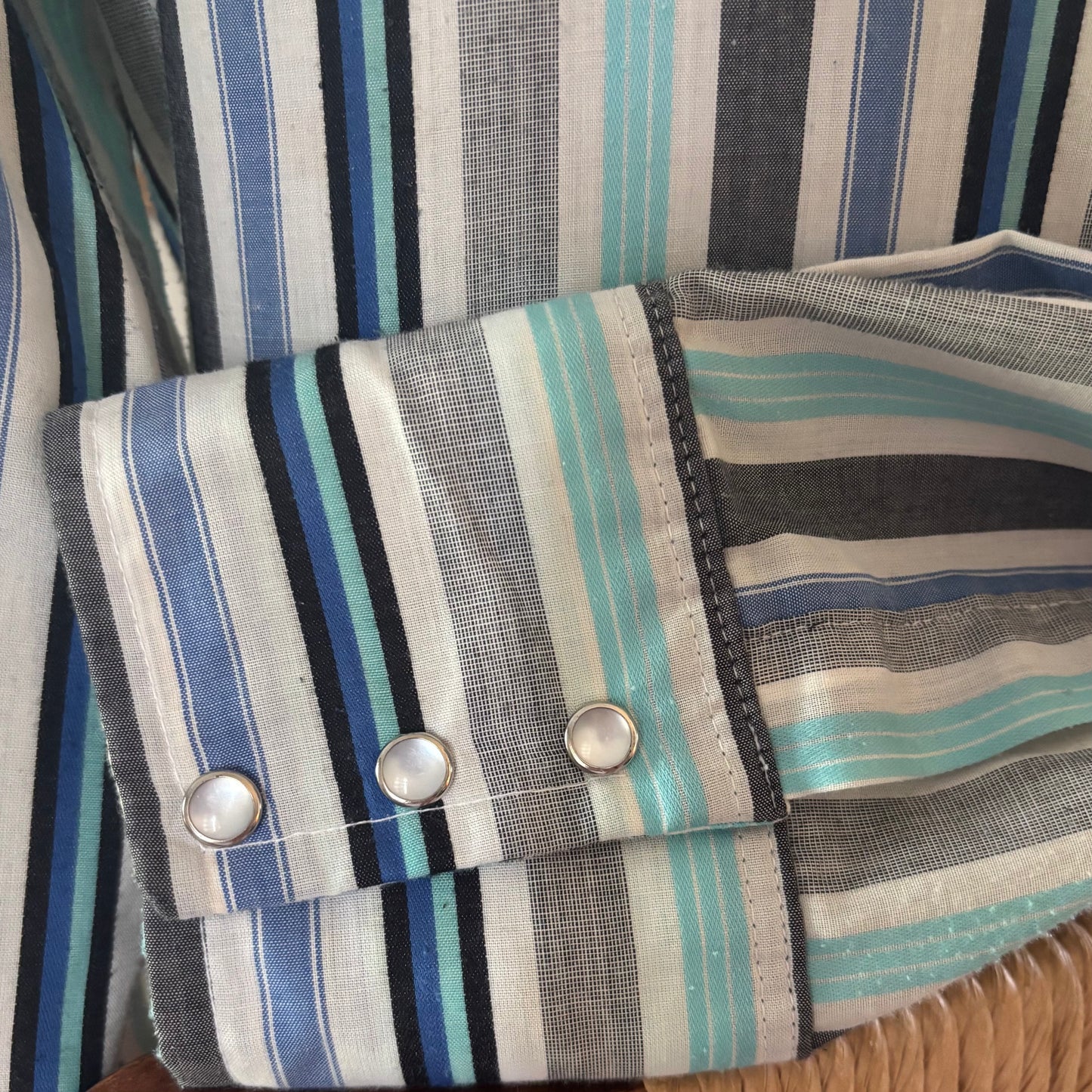Vintage Wrangler Cowboy Cut Pearl Snap Western Shirt Made in USA Blue Gray Turquoise Striped Long Sleeve Men’s 15.5 x 35