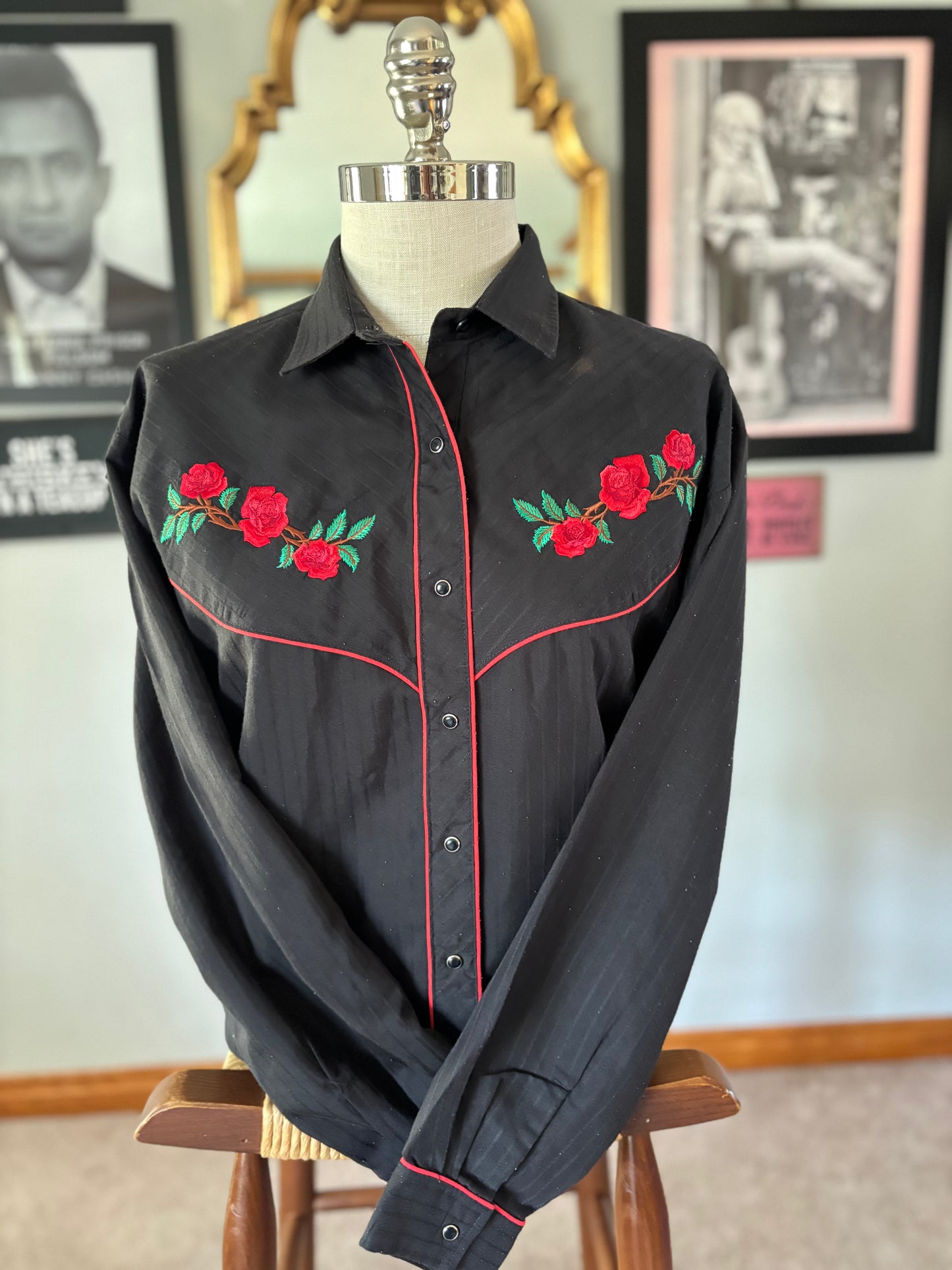 Vintage Women’s Mid-West Garment Co Western Shirt Red Rose Embroidered Pearl Snap Made in Canada