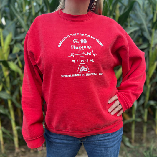 90’s Vintage “Around The World Pioneer Hi-Bred International, Inc” Pullover Sweatshirt | Made in Mexico