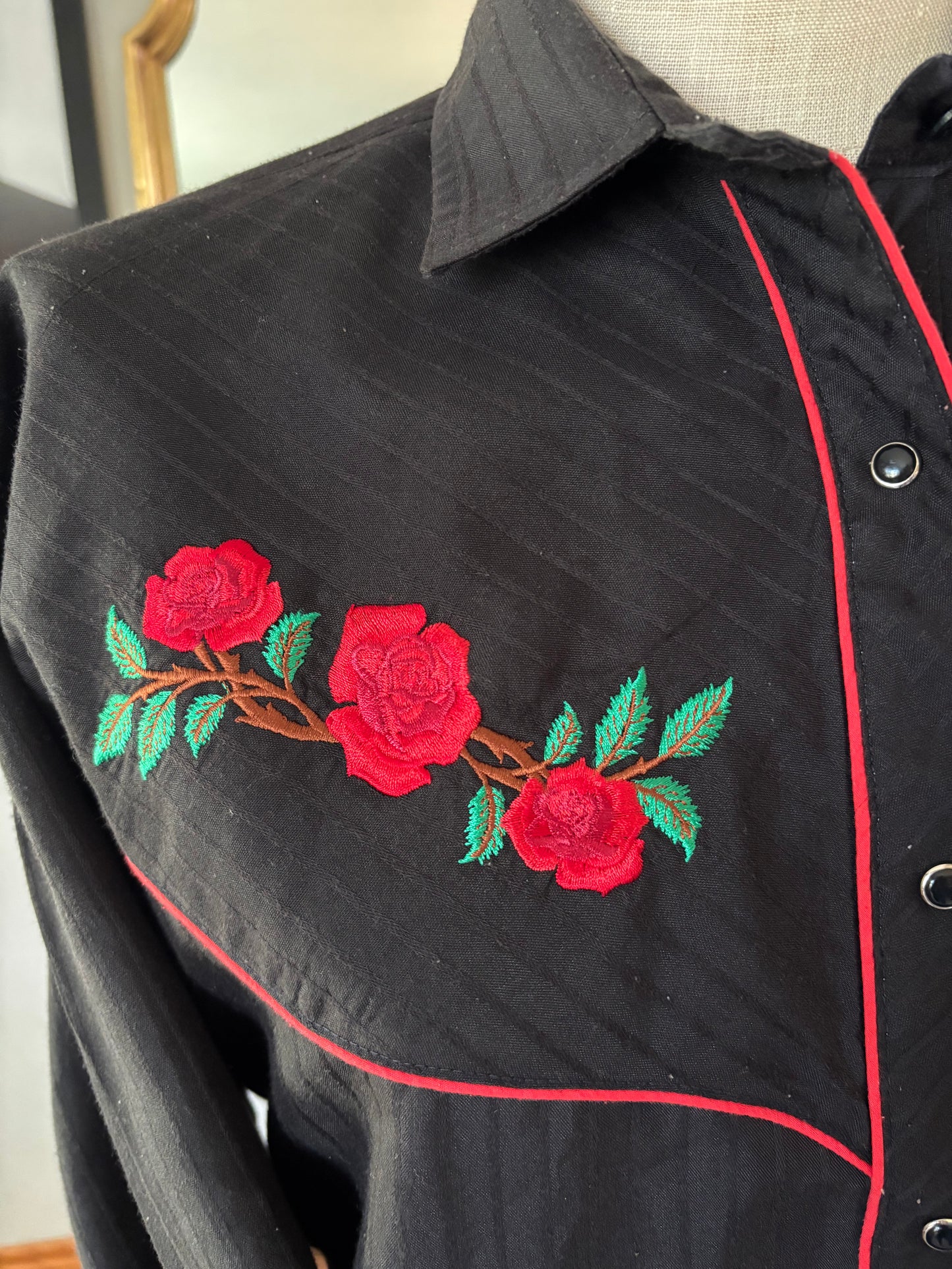 Vintage Women’s Mid-West Garment Co Western Shirt Red Rose Embroidered Pearl Snap Made in Canada