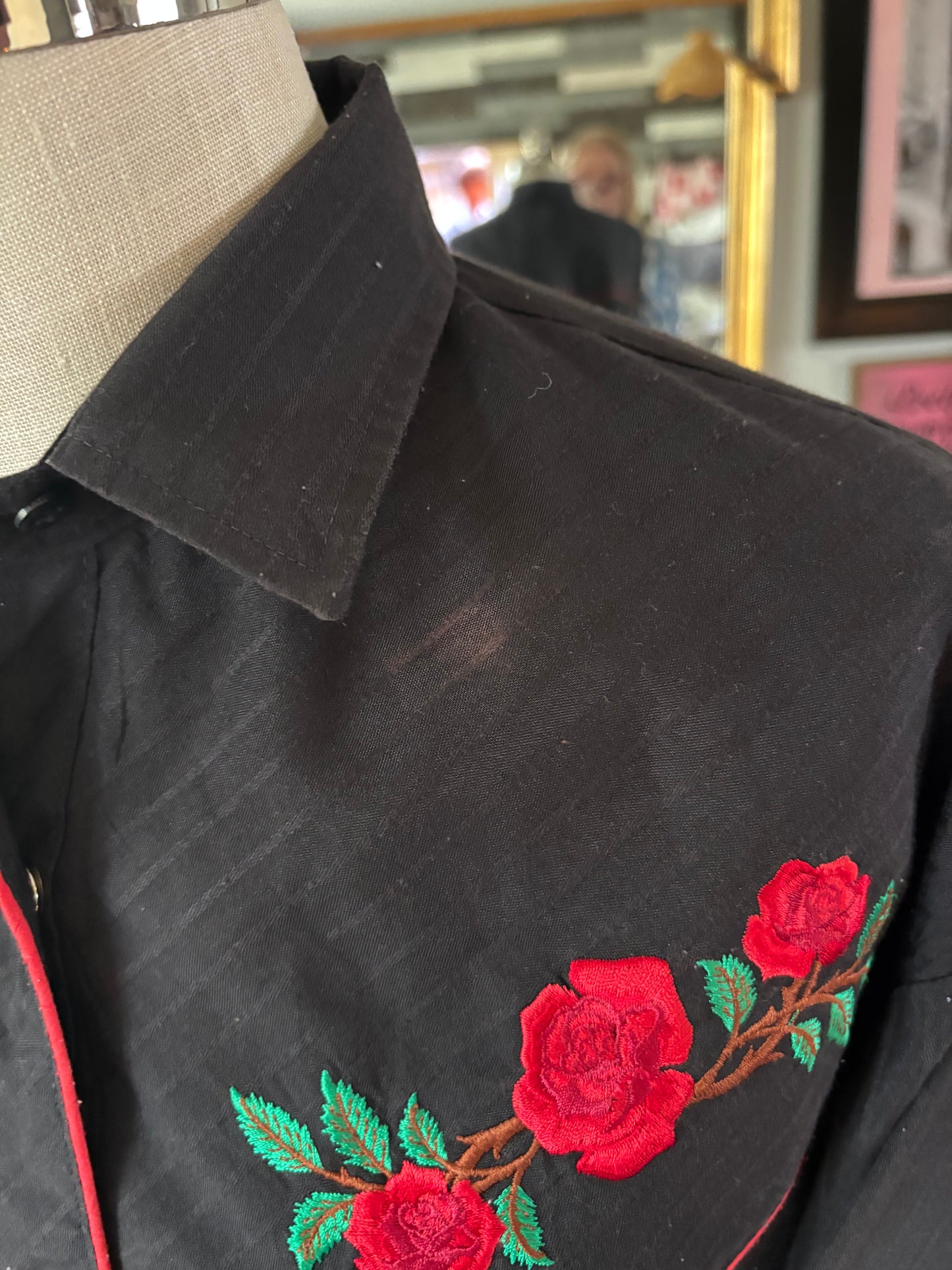 Vintage Women’s Mid-West Garment Co Western Shirt Red Rose Embroidered Pearl Snap Made in Canada