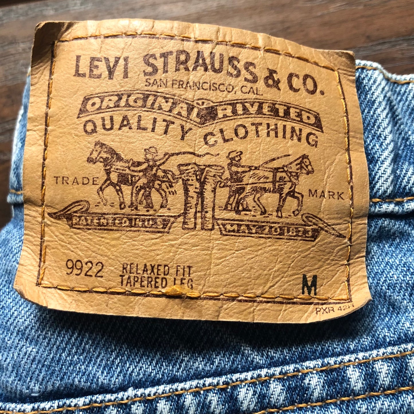 90’s Vintage Women’s 950 Levi’s Orange Tab Relaxed Fit Tapered Jeans | Made in USA