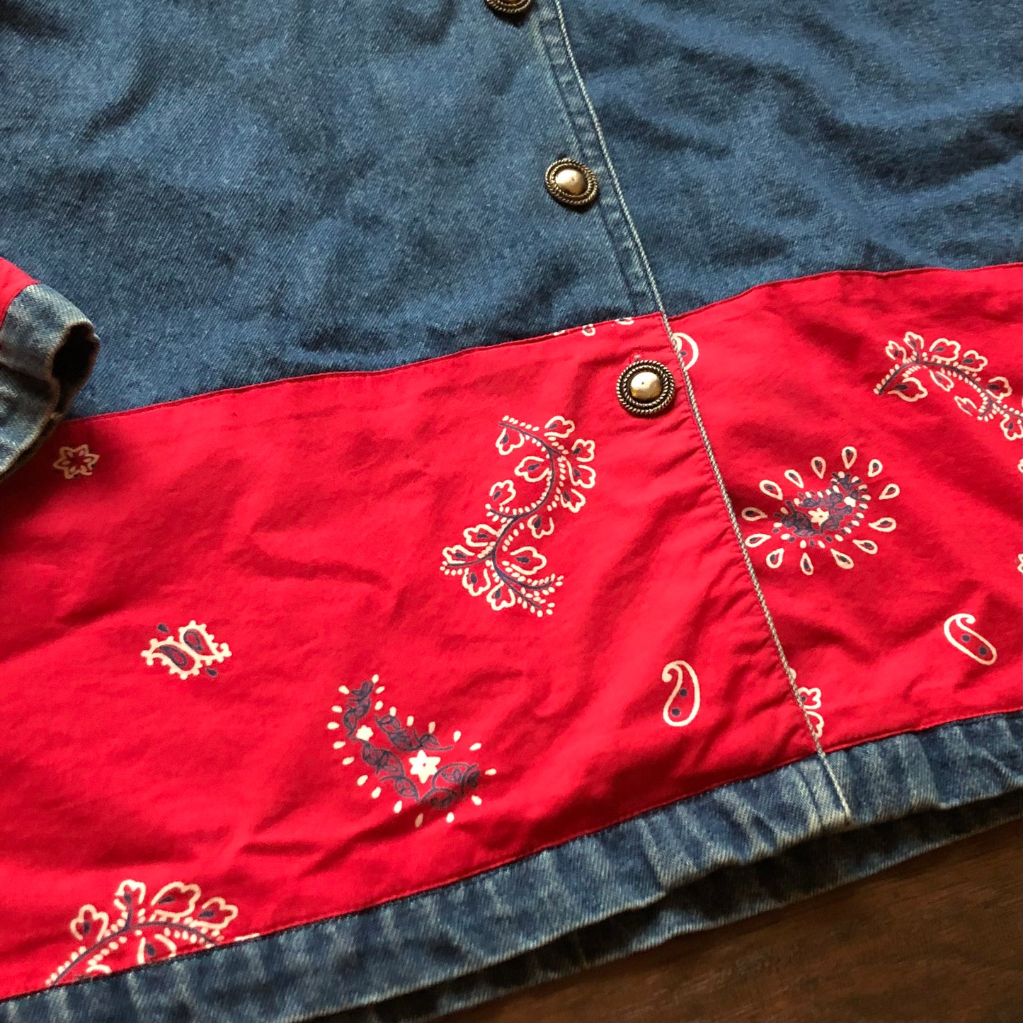 90’s Vintage Western Women’s Bedford Fair Lifestyles Denim Shirt Jacket with Bandana Accent